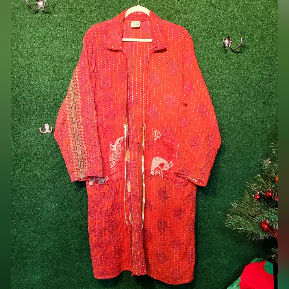 948 NWOT Ashley Taylor Red Patterned Kimono Robe